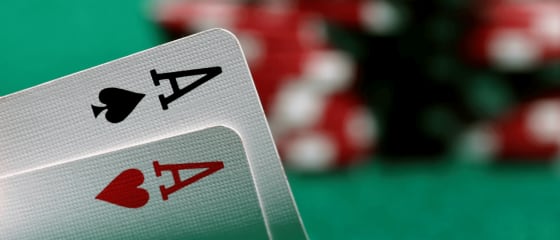 Kā spēlēt Ultimate Texas Hold 'em Online
